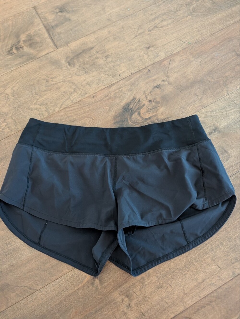 Lululemon Low rise Speed Up 2.5 Inseam Size 8